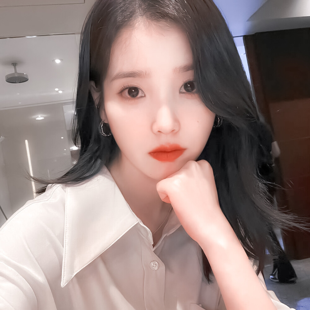 IU
