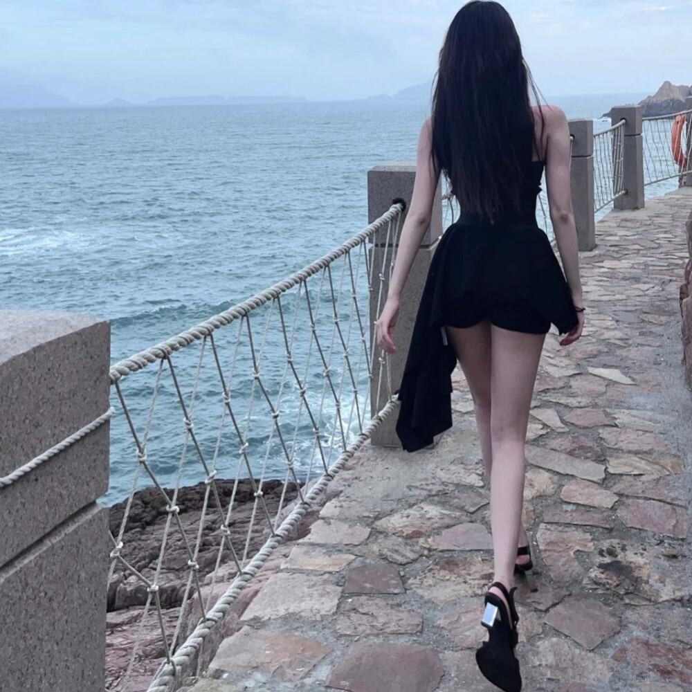 我忍住没找你的日子里，你是不是也在庆幸我没有烦你。