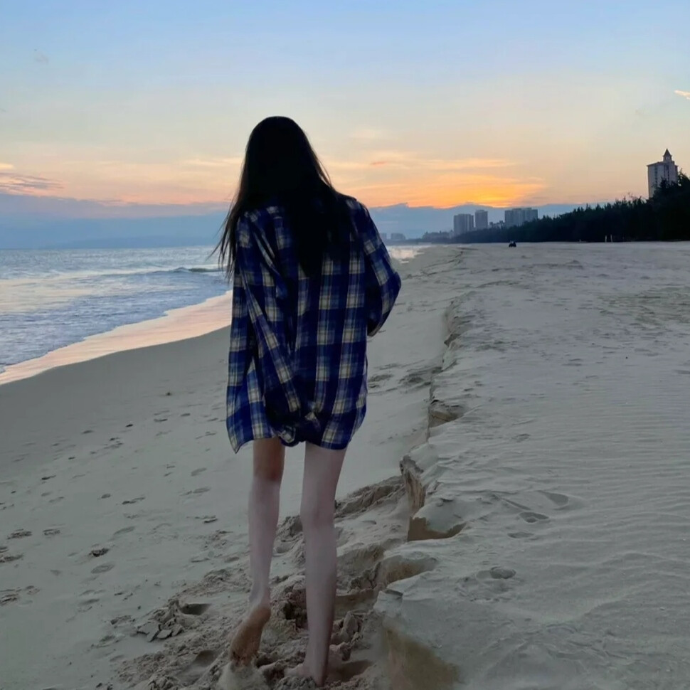 我忍住没找你的日子里，你是不是也在庆幸我没有烦你。