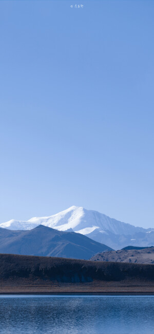 壁纸蓝色雪山