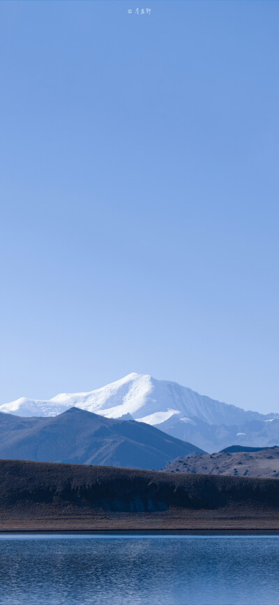 壁纸蓝色雪山