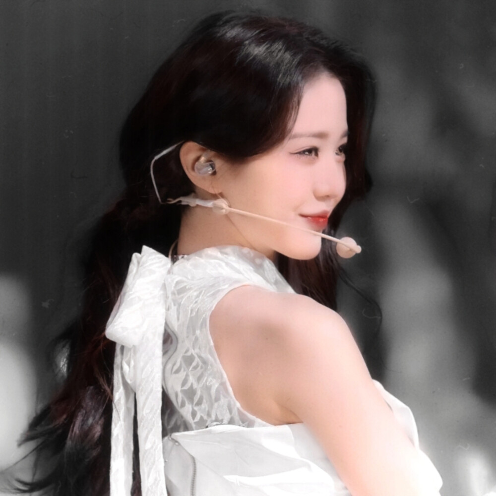 
//雪地里相爱
他们说零下已结晶的誓言不会坏