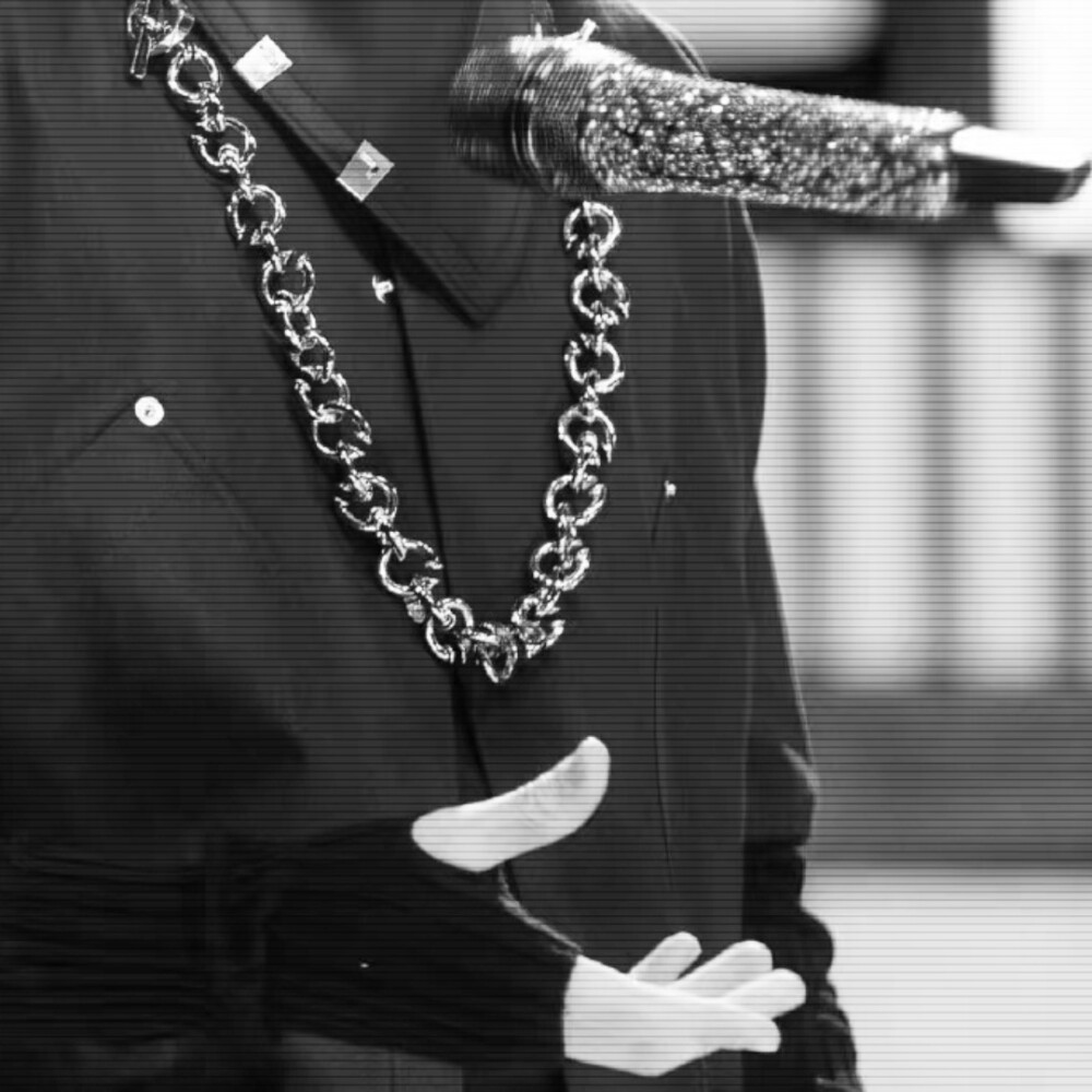  望着你，自然就笑了