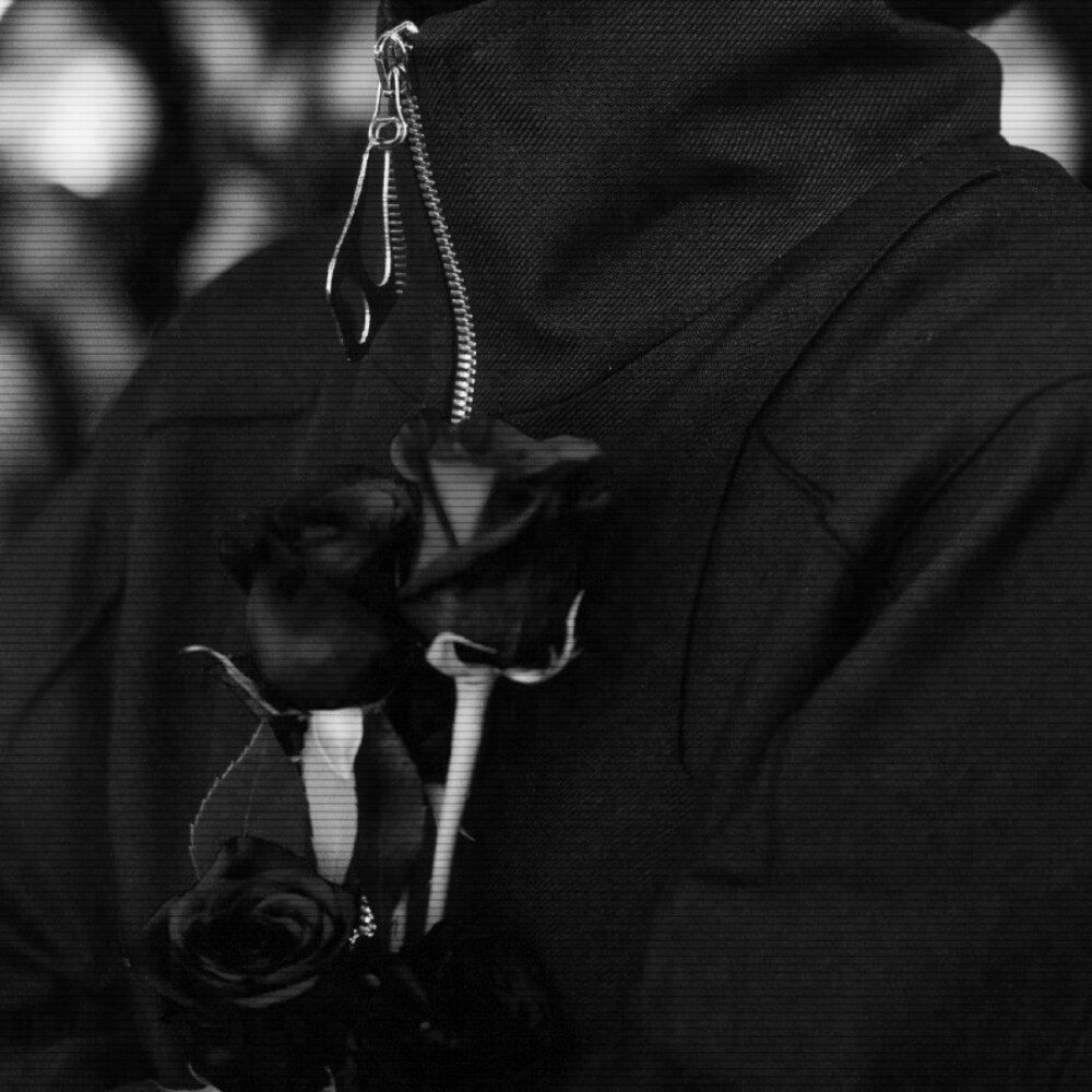  望着你，自然就笑了