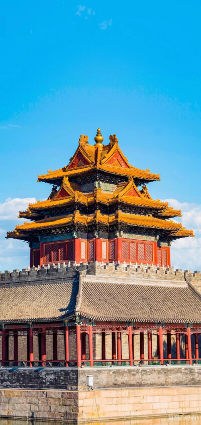 从lofter平台上收集到的一些红墙金瓦的摄影。可作为一些素材提供灵感和模型。