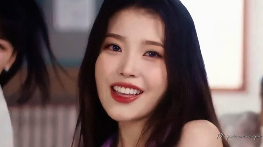 ◎李知恩 IU
◎橙光素材|女配
截自：IU《LILAC》