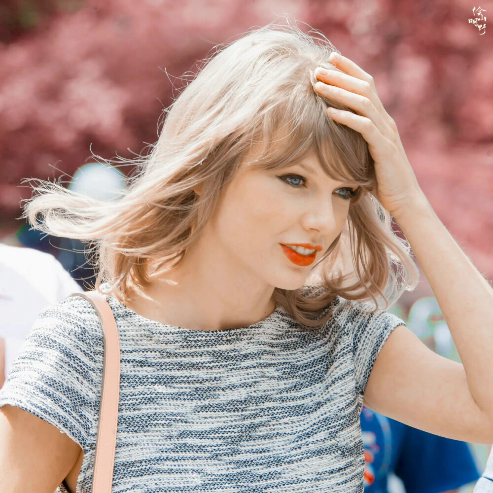 TaylorSwift
感谢戳爷出场！