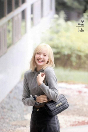 Lalisa!回归金发的lisa太奶啦！像个小baby:) - 高清图片，堆糖，美图壁纸兴趣社区