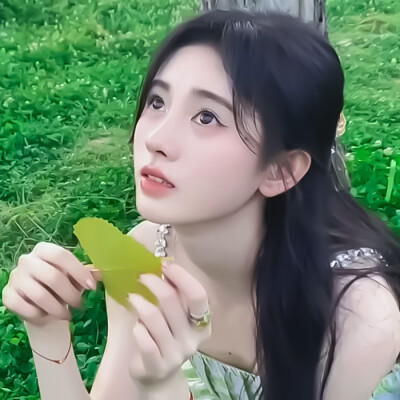 ·鞠婧祎套图·
·在七月流火辗转整个黄昏的时候再见·
·©江时树·
·禁二改二转·