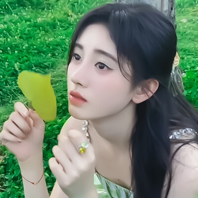 ·鞠婧祎套图·
·在七月流火辗转整个黄昏的时候再见·
·©江时树·
·禁二改二转·