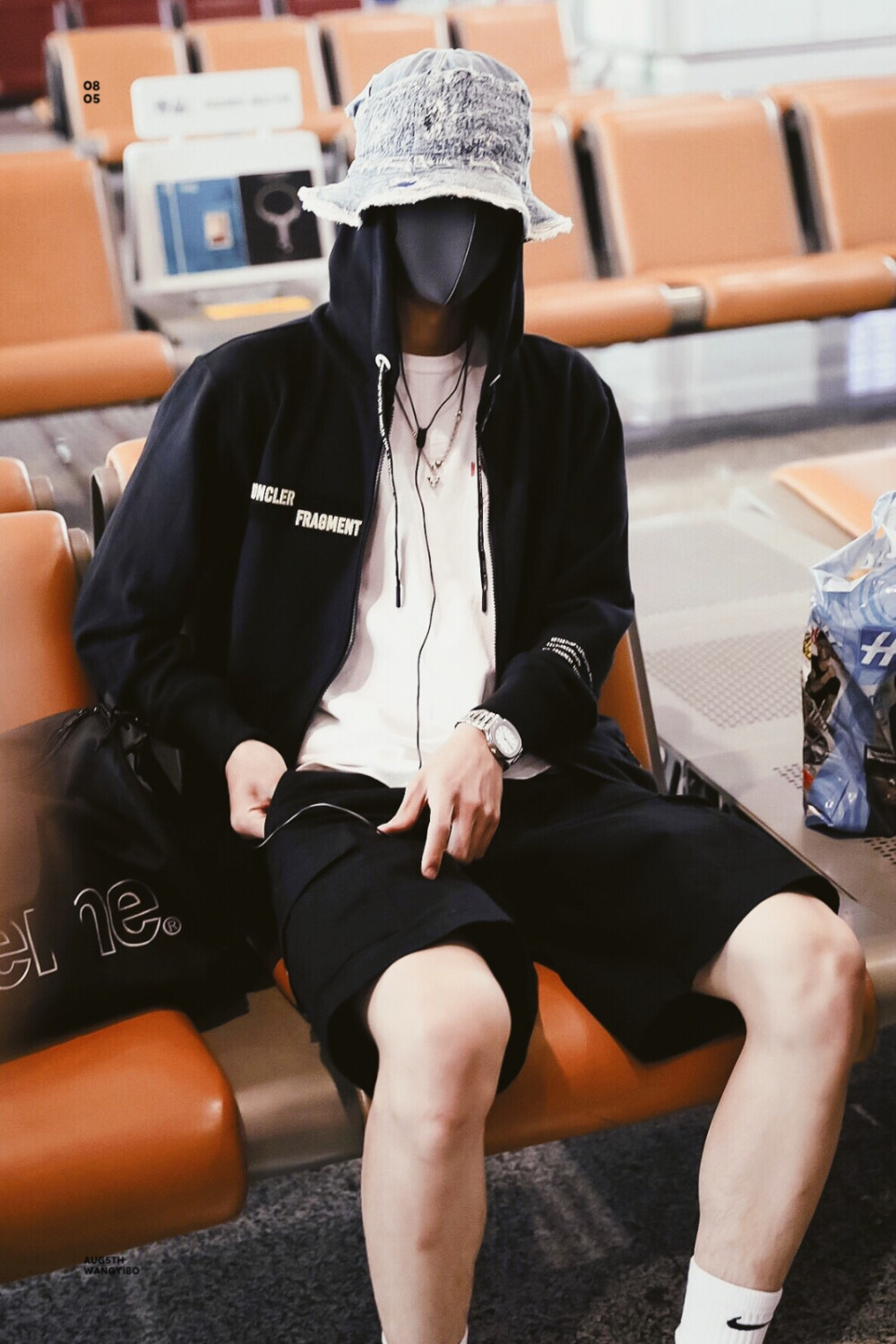 190708 北京-长沙 @uniq-王一博 77白白嫩嫩の奶盖77 cr:logo67