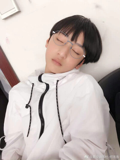 展逸文