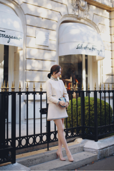 舒听澜从那则声明之中也悟出了卓禹安的那一点点心意，有了卓远科技的这则声明，不管官司输赢，温简是真正的身败名裂了。
下班回家时，接到卓禹安的电话。
“自己乖乖回家，还是我去逮你。”声音还有些疲倦…