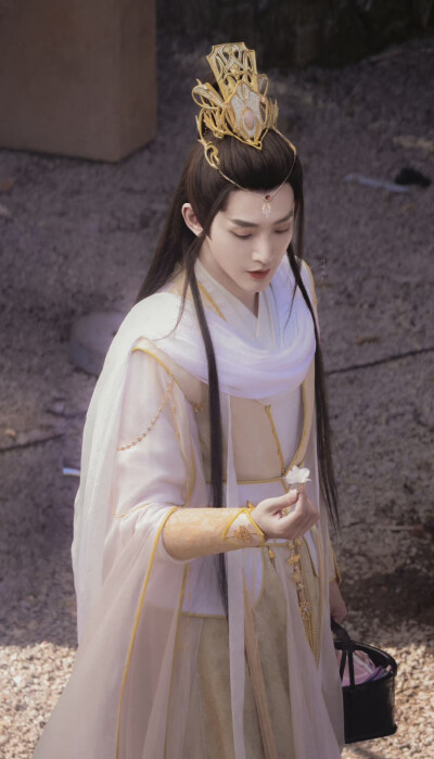长月烬明