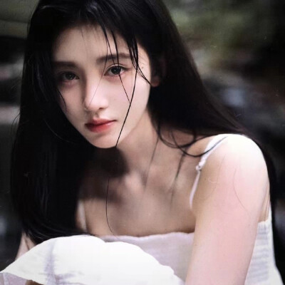 我想写一封情书，当做一支歌，唱到天荒地老，挽留住所有关于你的事。/澪