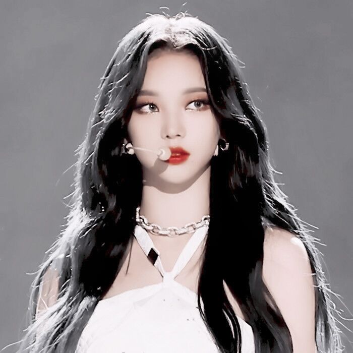  上帝有无数让我们陷于孤独并找到自己的方式
——赫尔曼·黑塞《德米安》
©小黄君