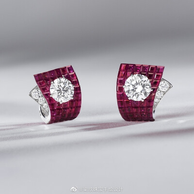 Van Cleef & Arpels 推出新一季高级珠宝系列——「Legend of Diamonds」，致敬天然钻石的非凡魅力。新系列共由25件作品组成，所有钻石主石均切割自一颗910ct稀有巨钻原石「莱索托传奇」（Lesotho Legend），完美融入…