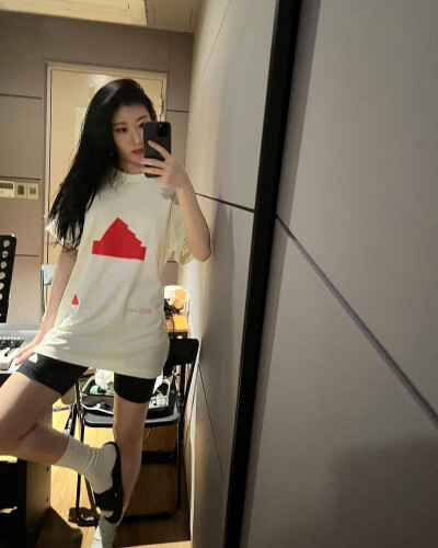 CHAERYEONG 李彩领
