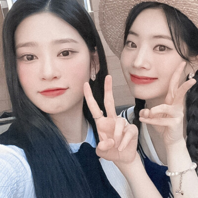 金珉周＆金多贤
金采源＆宫脇咲良