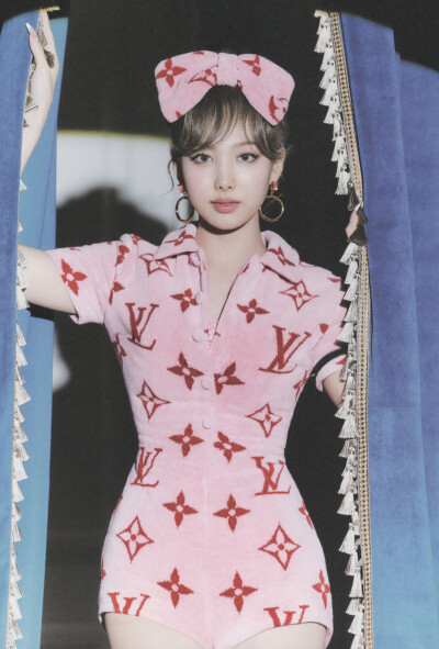 林娜琏 IM NAYEON
cr.teudoongies09