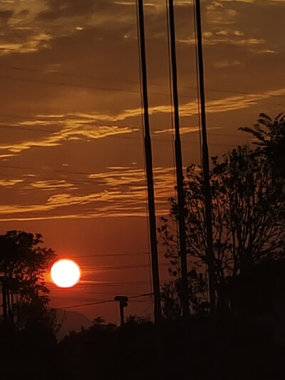 不要慌 不要慌 太阳下了有月光