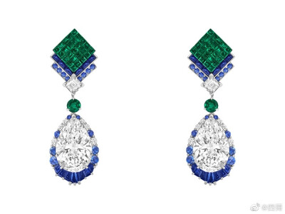 Van Cleef & Arpels 推出新一季高级珠宝系列——「Legend of Diamonds」，致敬天然钻石的非凡魅力。新系列共由25件作品组成，所有钻石主石均切割自一颗910ct稀有巨钻原石「莱索托传奇」（Lesotho Legend），完美融入…