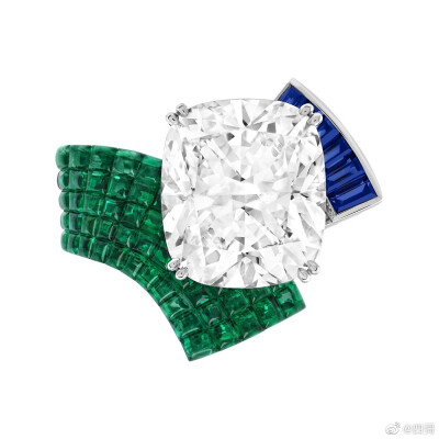 Van Cleef & Arpels 推出新一季高级珠宝系列——「Legend of Diamonds」，致敬天然钻石的非凡魅力。新系列共由25件作品组成，所有钻石主石均切割自一颗910ct稀有巨钻原石「莱索托传奇」（Lesotho Legend），完美融入…