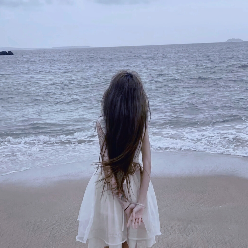 /
时间久了 便也褪去了原本留给你的暖色
