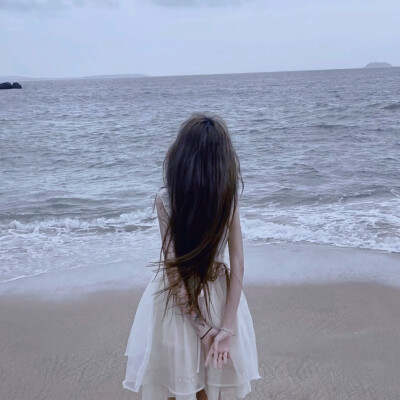 /
时间久了 便也褪去了原本留给你的暖色
