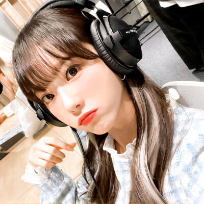 ▷ 李露朵