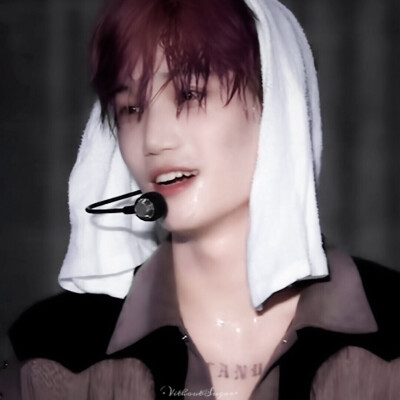 °金钟仁
孩子终于可以评论啦T_T