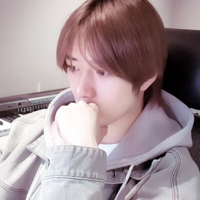 爱你的时候我变成全世界最笨的小狗。
原截赴暒