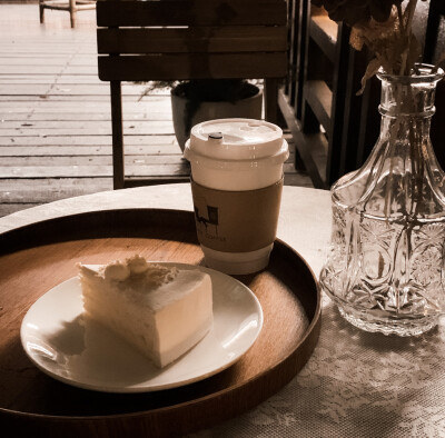 马嘉祺
“黄昏下 你突然哭着给我发了段语音 当视频播出去的那一瞬间 我明白我再也骗不了自己的心”