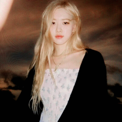  I'll play you one last song for ROSÉ.