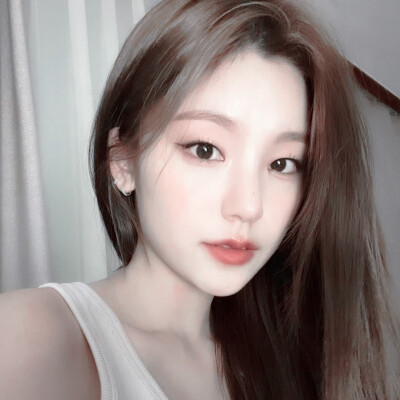 其实小猫很爱你，但小猫不说。
黄礼志
