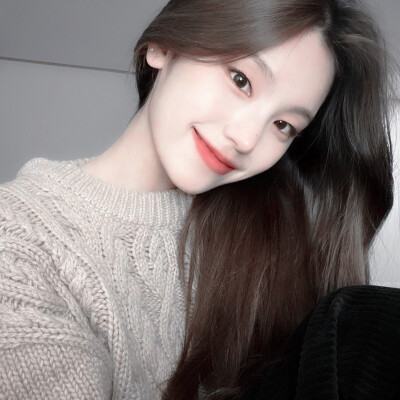 其实小猫很爱你，但小猫不说。
黄礼志
