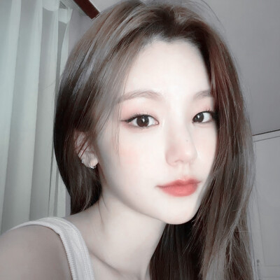 其实小猫很爱你，但小猫不说。
黄礼志
