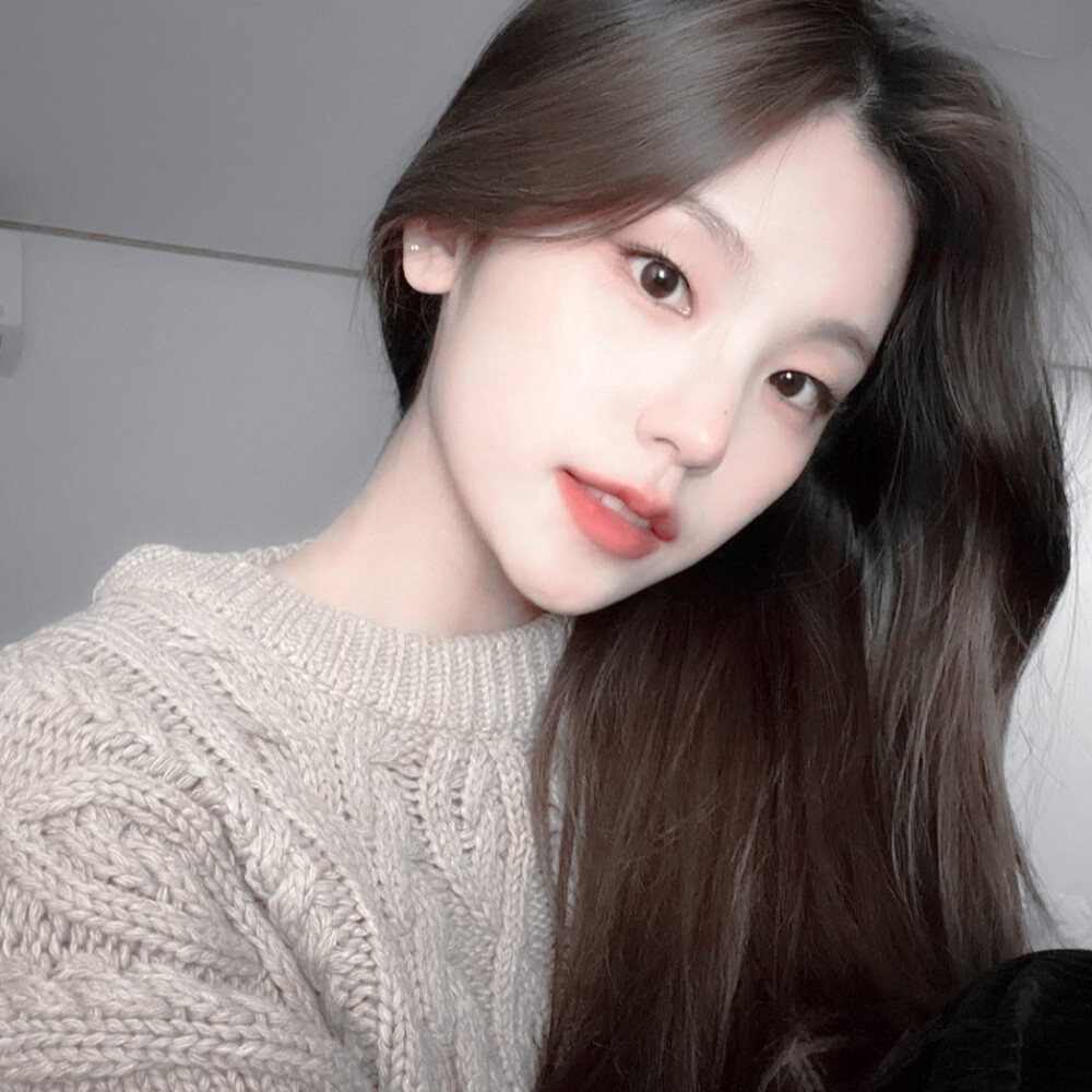 其实小猫很爱你，但小猫不说。
黄礼志
