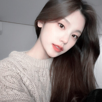 其实小猫很爱你，但小猫不说。
黄礼志
