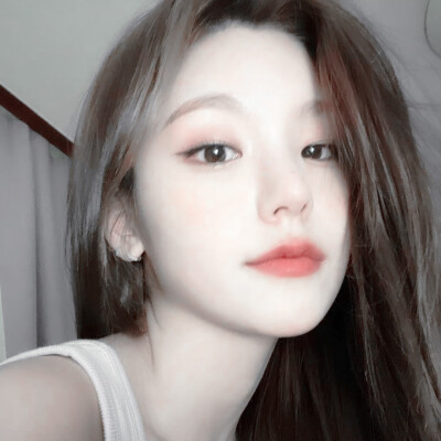 其实小猫很爱你，但小猫不说。
黄礼志
