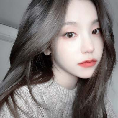 其实小猫很爱你，但小猫不说。
黄礼志
