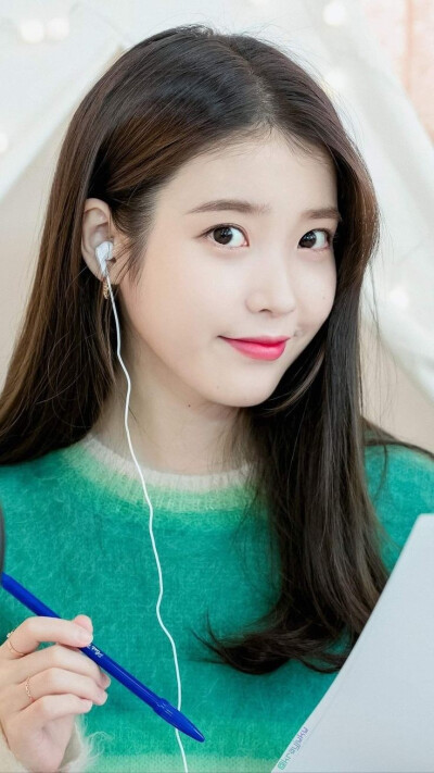 IU