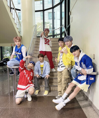 NCT- Dream
李马克 MARK 李楷灿HAECHAN 罗渽民JAEMIN
李帝努JENO 钟辰乐CHENLE 黄仁俊RENJUN
朴志晟JISUNG