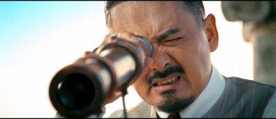 电影 《让子弹飞》，姜武、葛优、周润发截图。