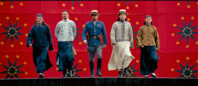 电影 《让子弹飞》，姜武、葛优、周润发截图。