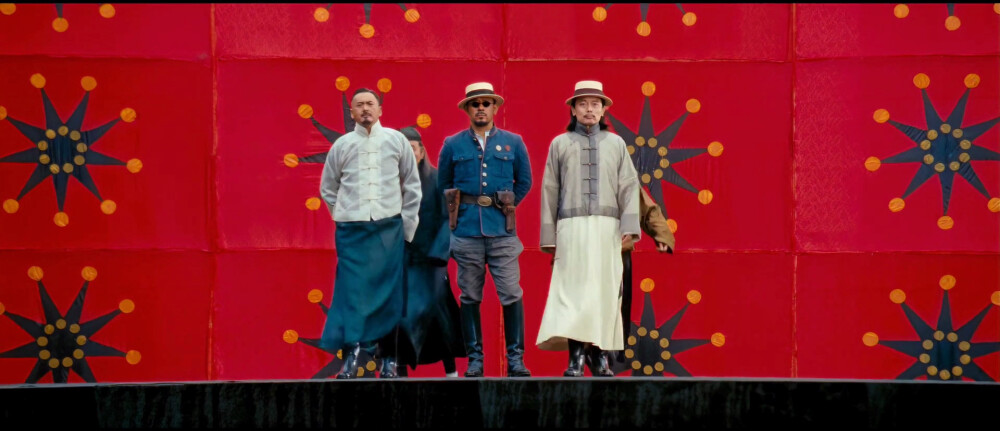 电影 《让子弹飞》，姜武、葛优、周润发截图。