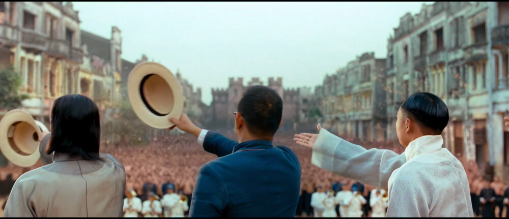 电影 《让子弹飞》，姜武、葛优、周润发截图。