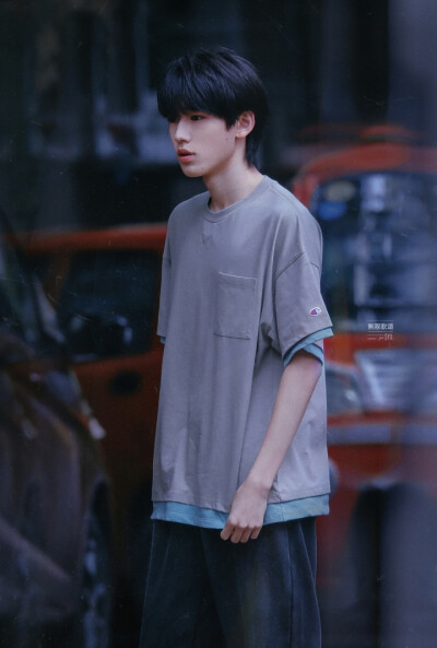 宋亚轩
一起等雨停 壁纸