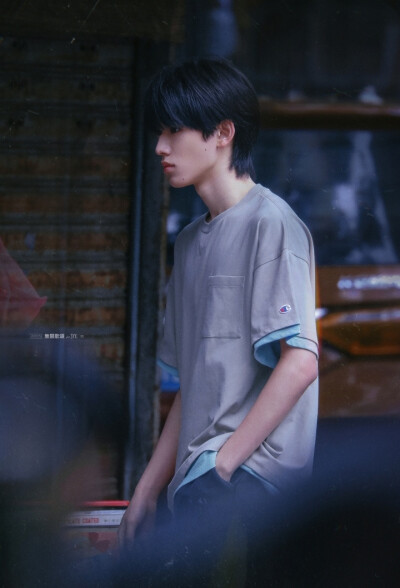 宋亚轩
一起等雨停 壁纸