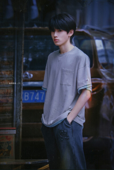 宋亚轩
一起等雨停 壁纸